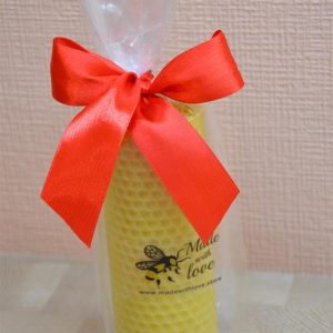 Tīta bišu vaska svece 13cm x 4.5cm Iesaiņota kā dāvana